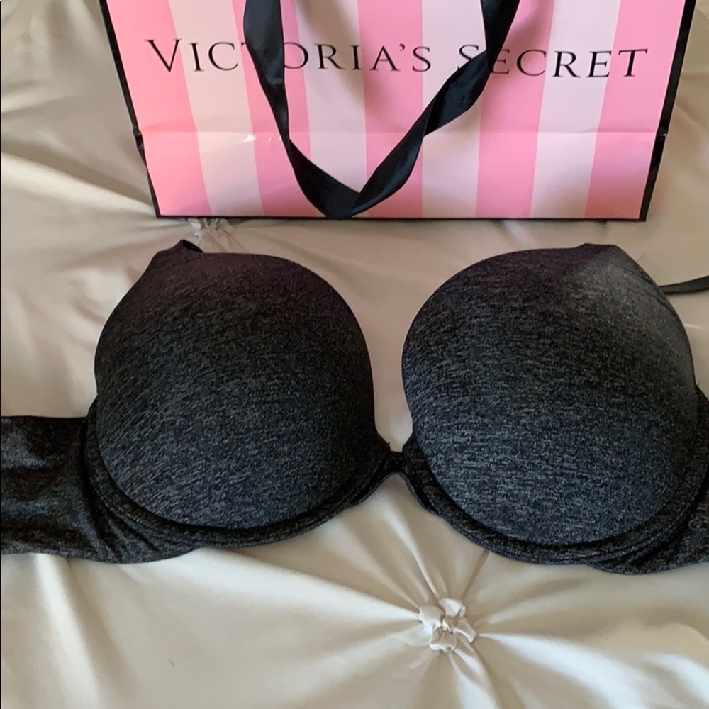 2 Victoria secret bras